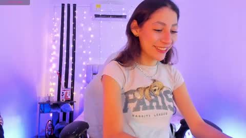 i am Jessi  I love animals and drawing I hope to get along with everyone. XOXO online show from May 19, 9:10 pm
