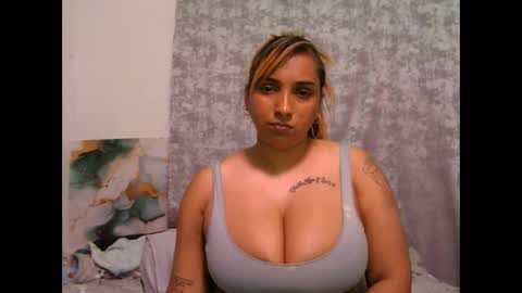 gorgeouslips10 online show from May 13, 3:31 pm