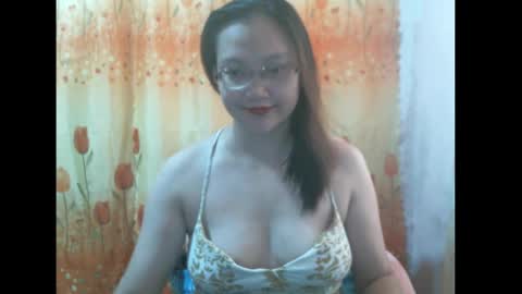 Snapshot of gorgeousmama chatting on February 16, 3:15 am gorgeousmama online show from February 16, 3:15 am