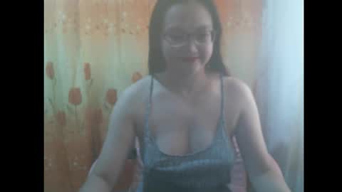 Snapshot of gorgeousmama chatting on December 15, 1:54 am gorgeousmama online show from December 15, 1:54 am