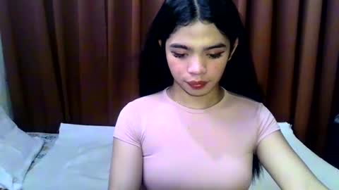 gorgeouspinay_gwen online show from April 11, 1:32 am