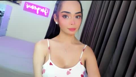 Snapshot of gorgeoustransgirl chatting on July 4, 7:31 pm Emmy online show from July 4, 7:31 pm