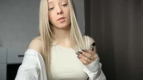 Snapshot of gossip__girl chatting on March 31, 2:13 am Luna online show from March 31, 2:13 am