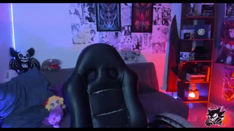 Snapshot of goth_stein chatting on April 1, 2:45 am Engel Please help me to reach 50 thumbs up online show from April 1, 2:45 am