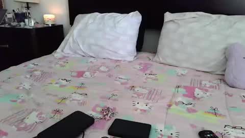 gothbaby305 online show from April 1, 1:12 pm