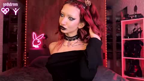    online show from October 4, 10:30 pm