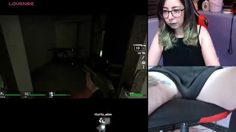 Snapshot of gothic_cutie chatting on April 21, 7:50 pm gothic_cutie online show from April 21, 7:50 pm