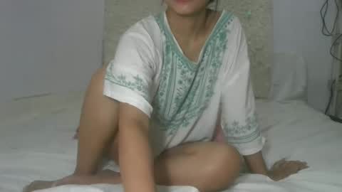 Snapshot of grace_dear chatting on May 2, 11:43 pm luckygirl online show from May 2, 11:43 pm