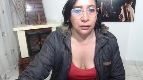 Snapshot of grace_mature_milf chatting on October 16, 10:27 am grace_mature_milf online show from October 16, 10:27 am