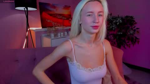 Snapshot of grace_smit chatting on February 9, 3:54 am Mary online show from February 9, 3:54 am