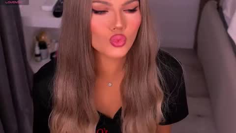 Snapshot of gracianelee chatting on October 3, 2:58 pm Grace online show from October 3, 2:58 pm