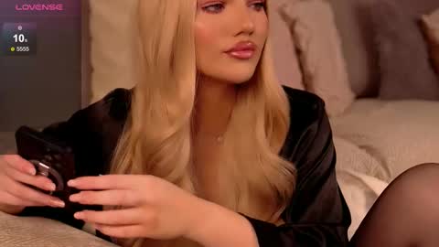 Snapshot of gracianelee chatting on January 15, 12:32 pm Grace online show from January 15, 12:32 pm