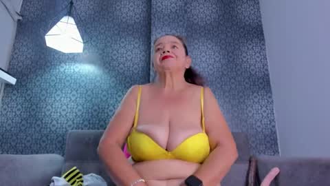 Snapshot of grandmother_milf chatting on March 16, 12:31 pm Mi Name is violeta online show from March 16, 12:31 pm
