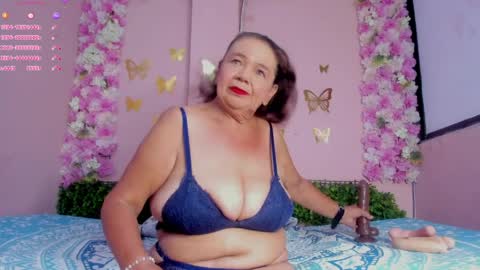 Snapshot of grandmother_milf chatting on March 31, 12:38 pm Mi Name is violeta online show from March 31, 12:38 pm