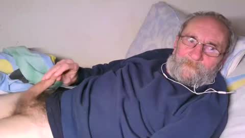 Snapshot of grandpa_mark chatting on February 11, 12:59 am Mark online show from February 11, 12:59 am