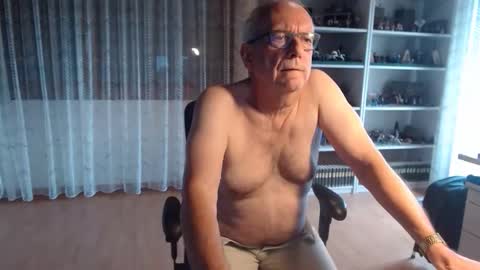 Snapshot of grandpach chatting on September 28, 11:37 am grandpach online show from September 28, 11:37 am