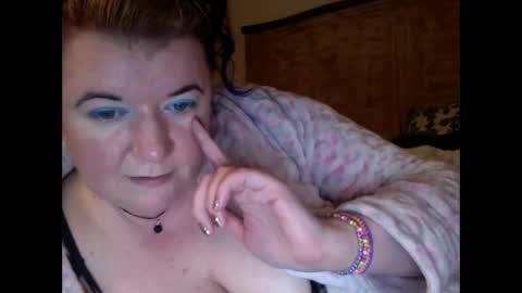 Snapshot of grateful42day chatting on October 20, 6:14 am grateful42day online show from October 20, 6:14 am