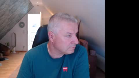 Snapshot of grau197077 chatting on July 15, 7:46 am grau197077 online show from July 15, 7:46 am