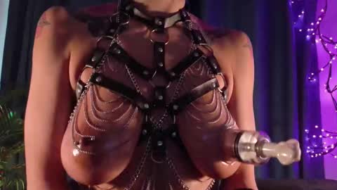 Snapshot of grayce_blossoms24 chatting on January 13, 10:26 pm grayce blossoms24 online show from January 13, 10:26 pm