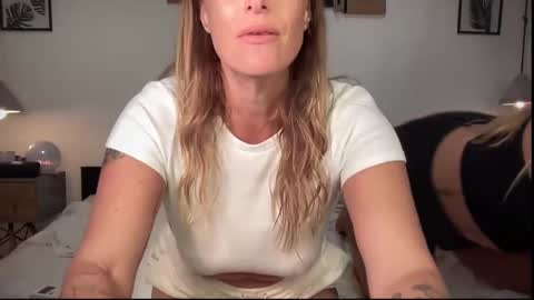 Snapshot of green_eyed_goddess_ chatting on February 28, 3:59 am Green Eyed Goddess online show from February 28, 3:59 am