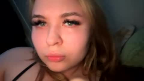 Snapshot of green_eyes_twinkl chatting on January 31, 10:42 pm Lina 3 online show from January 31, 10:42 pm