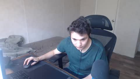 Snapshot of greendynomite_04 chatting on May 18, 5:30 pm greendynomite_04 online show from May 18, 5:30 pm