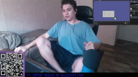 Snapshot of greendynomite_04 chatting on June 4, 12:27 am greendynomite_04 online show from June 4, 12:27 am