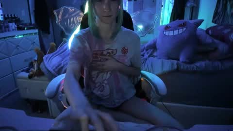 Snapshot of greeneyedlovexo chatting on September 21, 5:20 am GreenEyedLovexo online show from September 21, 5:20 am