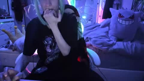 Snapshot of greeneyedlovexo chatting on September 28, 2:22 pm GreenEyedLovexo online show from September 28, 2:22 pm