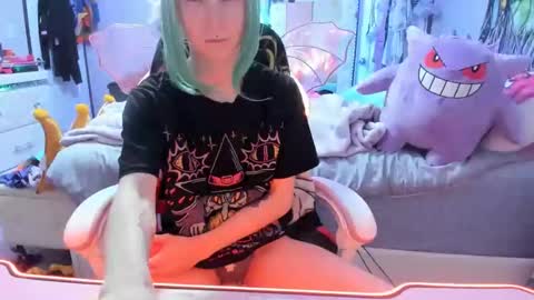 Snapshot of greeneyedlovexo chatting on October 7, 11:35 pm GreenEyedLovexo online show from October 7, 11:35 pm