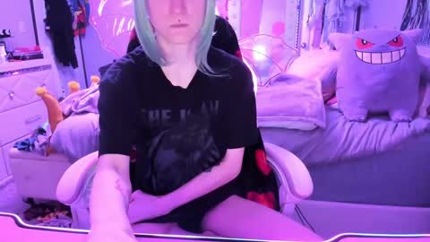 Snapshot of greeneyedlovexo chatting on October 10, 1:10 pm GreenEyedLovexo online show from October 10, 1:10 pm