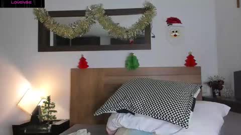 Juan online show from December 8, 3:43 am