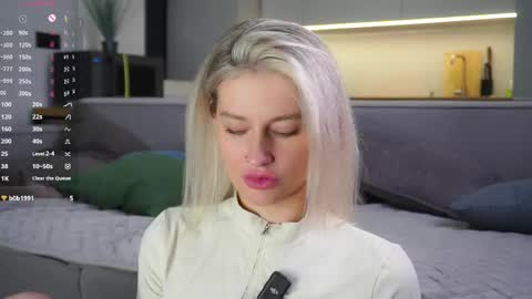 Kelly online show from May 18, 1:50 pm