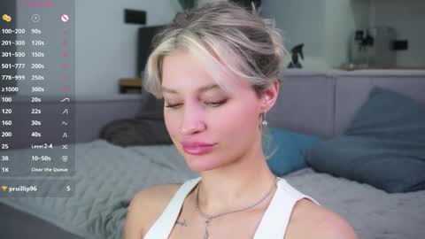 Kelly online show from May 19, 1:50 pm