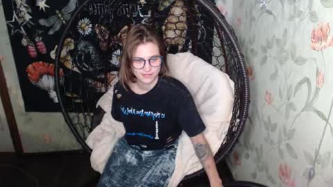 Snapshot of greenwitch9 chatting on September 18, 1:35 pm Lina online show from September 18, 1:35 pm