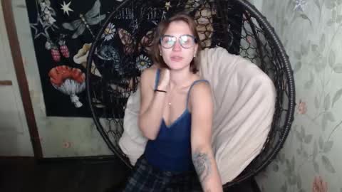 Snapshot of greenwitch9 chatting on October 1, 11:38 am Lina online show from October 1, 11:38 am