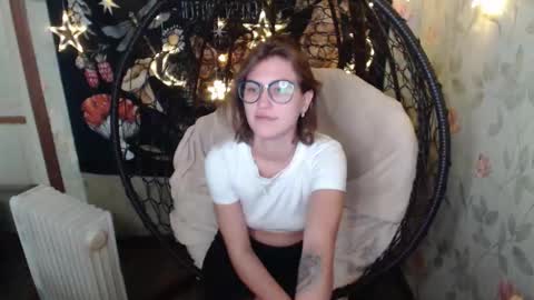 Snapshot of greenwitch9 chatting on October 14, 9:54 am Lina online show from October 14, 9:54 am