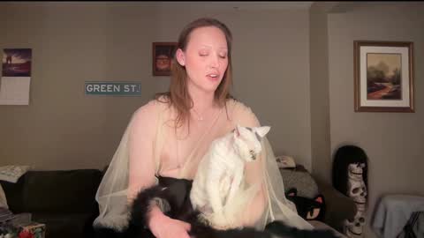 Snapshot of greenxxxqueen chatting on February 18, 9:21 am SexQueen Nikki online show from February 18, 9:21 am
