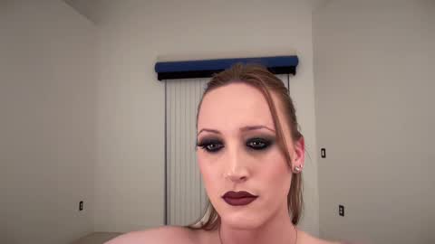 Snapshot of greenxxxqueen chatting on September 15, 2:22 am SexQueen Nikki online show from September 15, 2:22 am