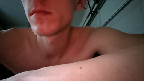 Snapshot of gregor454 chatting on March 18, 8:06 am Roger454 online show from March 18, 8:06 am