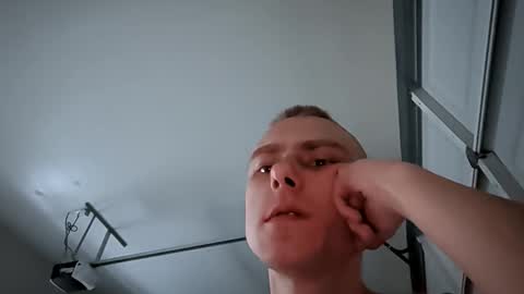 Snapshot of gregor454 chatting on April 4, 11:08 am Roger454 online show from April 4, 11:08 am