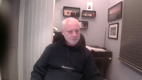 Snapshot of greyfox_6000 chatting on January 5, 6:24 am greyfox_6000 online show from January 5, 6:24 am
