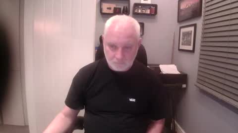 Snapshot of greyfox_6000 chatting on January 27, 9:11 pm greyfox_6000 online show from January 27, 9:11 pm