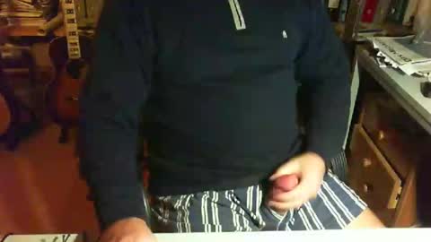 Snapshot of greyhounddog chatting on January 11, 8:43 pm greyhounddog online show from January 11, 8:43 pm