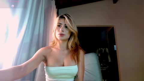Snapshot of greyslopez chatting on January 4, 10:45 pm Greyslopez online show from January 4, 10:45 pm