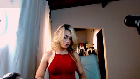 Snapshot of greyslopez chatting on January 12, 12:28 am Greyslopez online show from January 12, 12:28 am