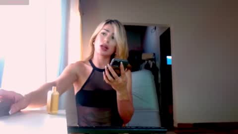Snapshot of greyslopez chatting on January 13, 10:03 pm Greyslopez online show from January 13, 10:03 pm