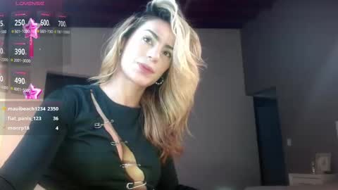 Snapshot of greyslopez chatting on February 12, 12:27 am Greyslopez online show from February 12, 12:27 am
