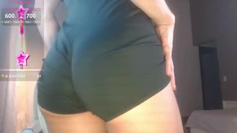 Snapshot of greyslopez chatting on February 13, 10:43 pm Greyslopez online show from February 13, 10:43 pm