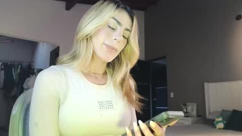 Snapshot of greyslopez chatting on March 10, 9:29 pm Greyslopez online show from March 10, 9:29 pm